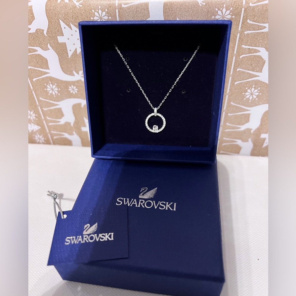 Pre-owned Pavè Circle Crystal Pendant Necklace.